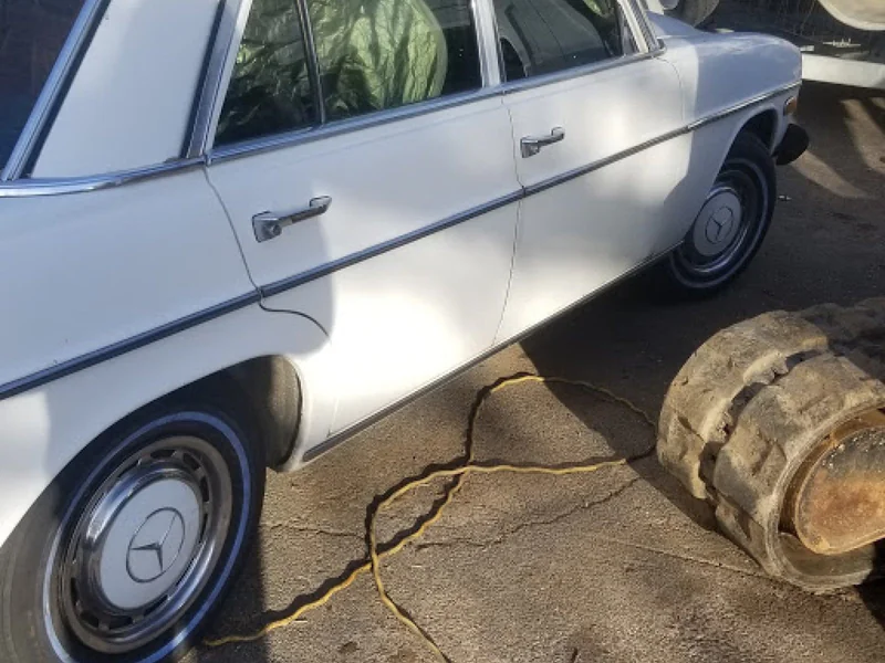 1976 Mercedes-Benz 300D 2
