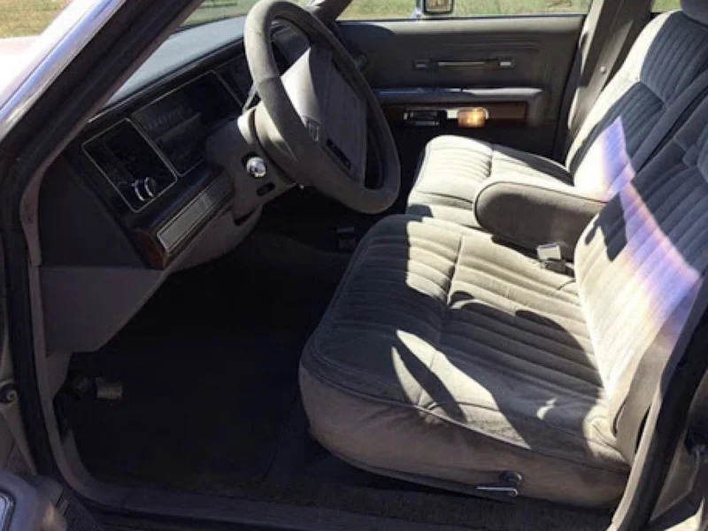 1990 Ford Crown Victoria 2