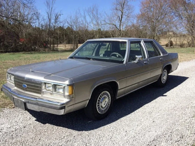 1990 Ford Crown Victoria 3