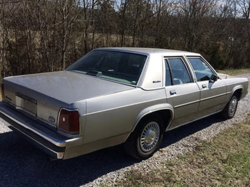 1990 Ford Crown Victoria 4