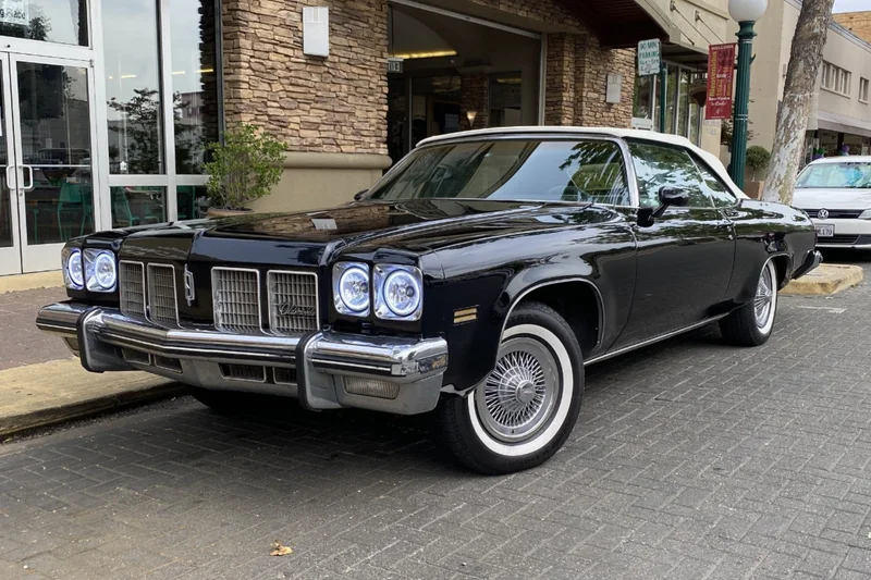 1975 Oldsmobile Delta 88 Royale 2