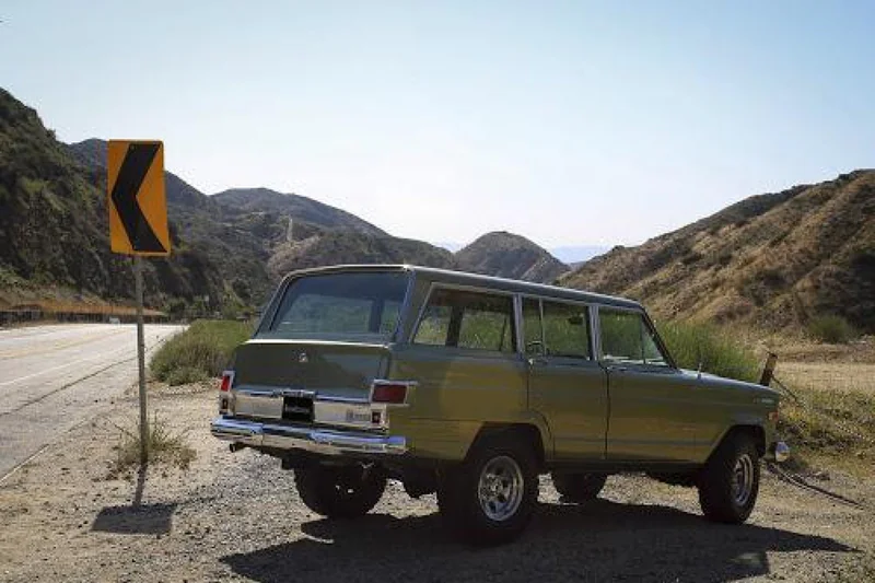 1970 Jeep Wagoneer 2