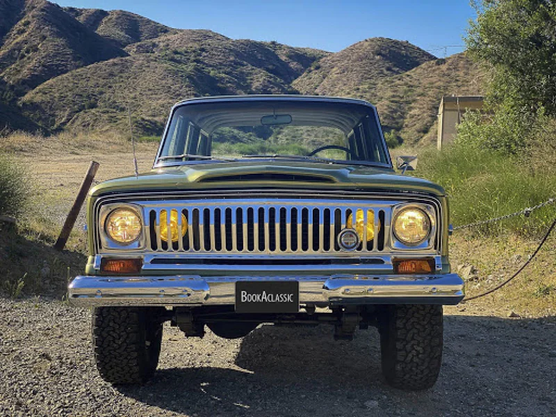 1970 Jeep Wagoneer 4