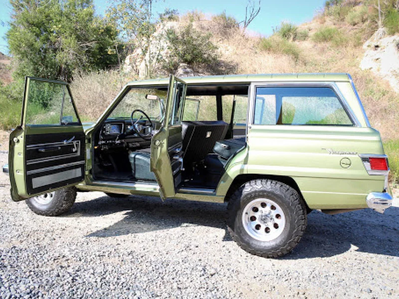 1970 Jeep Wagoneer 10