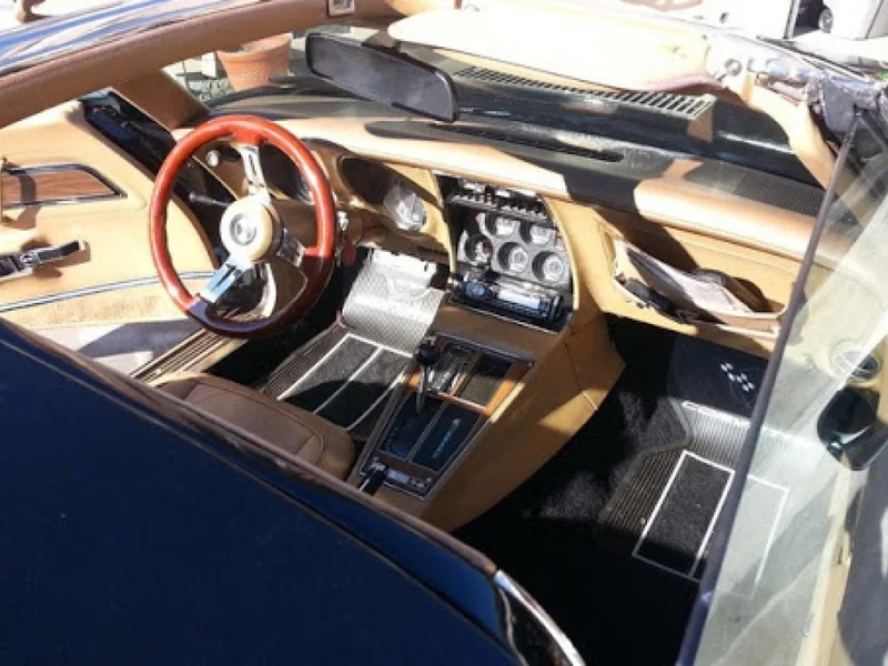 1975 Chevrolet Corvette Stingray 9