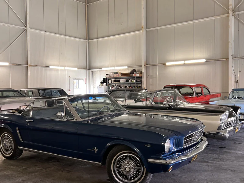 1964 Ford Mustang 2