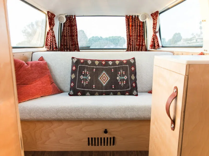 1984 Volkswagen Bus 3