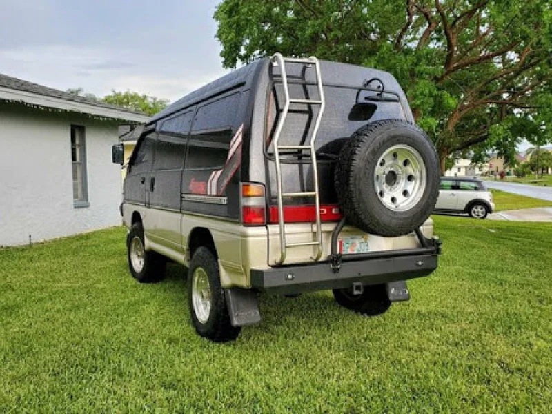 1991 Mitsubishi Delica 3
