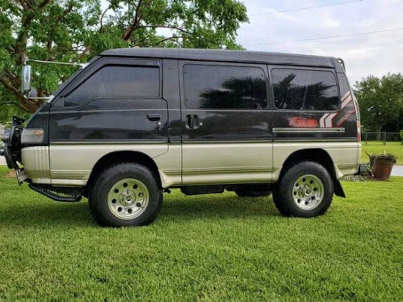 1991 Mitsubishi Delica 7