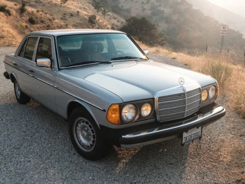 1985 Mercedes-Benz 300D Turbo 2