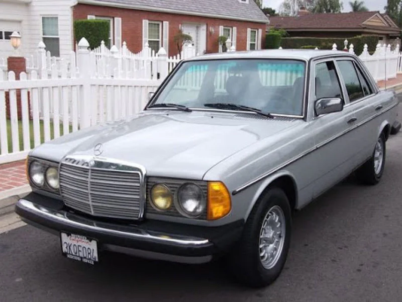 1985 Mercedes-Benz 300D Turbo 7