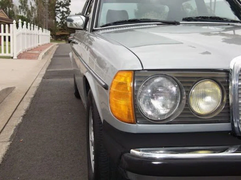 1985 Mercedes-Benz 300D Turbo 10