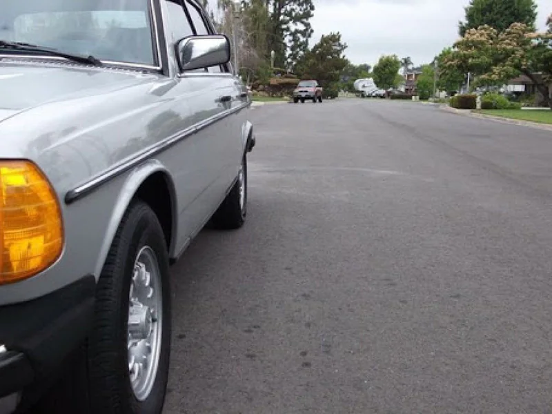 1985 Mercedes-Benz 300D Turbo 11