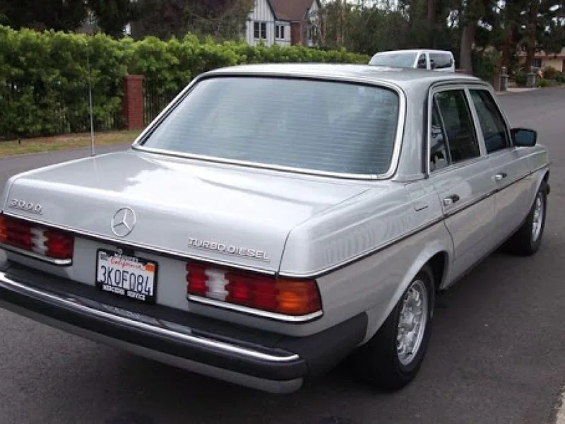 1985 Mercedes-Benz 300D Turbo 13