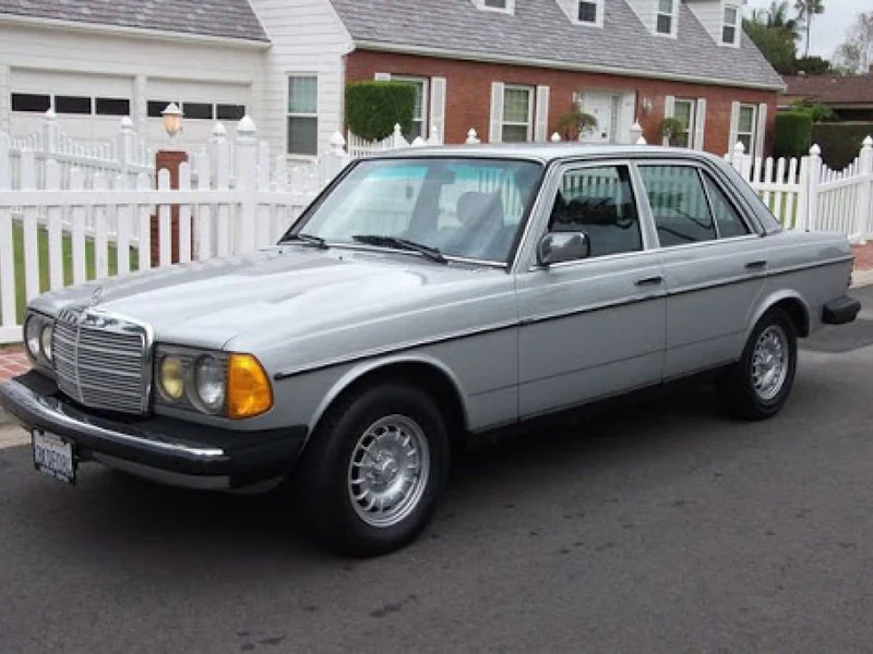 1985 Mercedes-Benz 300D Turbo 23