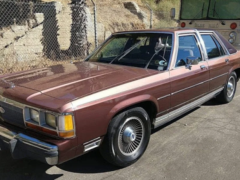 1990 Ford LTD Crown Victoria LX 2