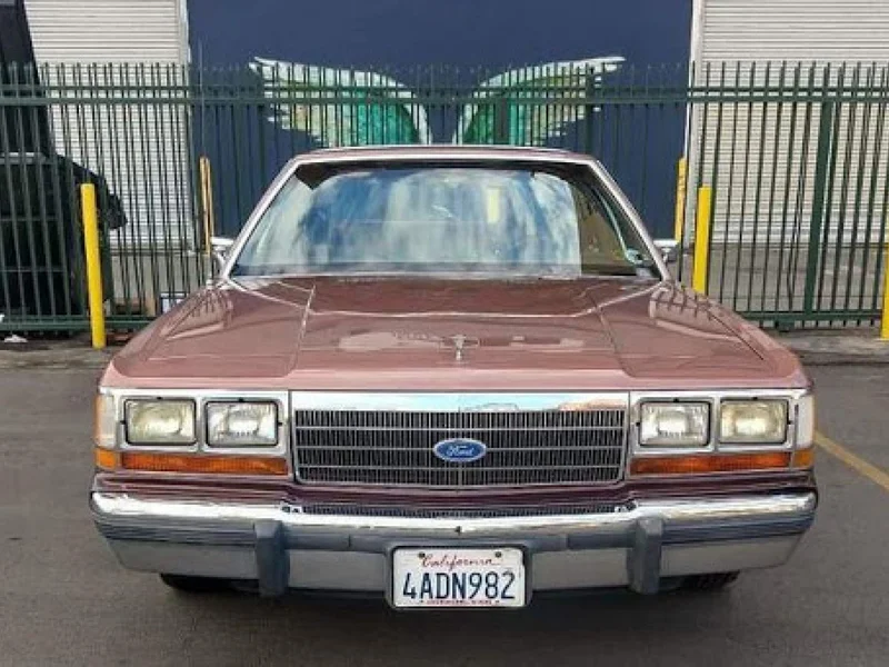 1990 Ford LTD Crown Victoria LX 3