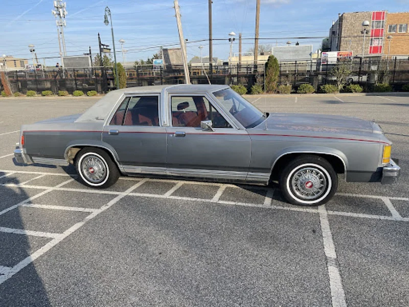 1985 Ford Crown Victoria 2