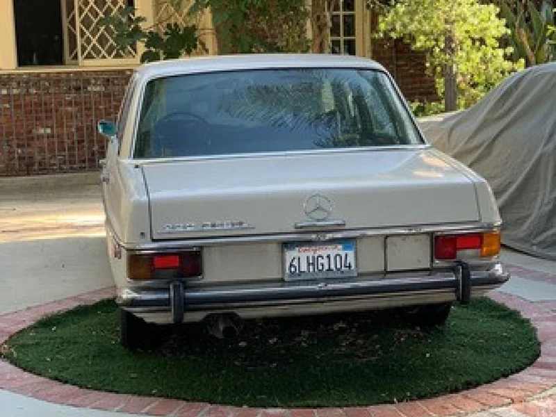 1972 Mercedes-Benz 220d 2