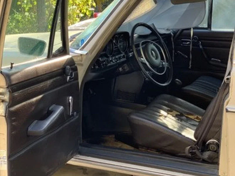 1972 Mercedes-Benz 220d 4