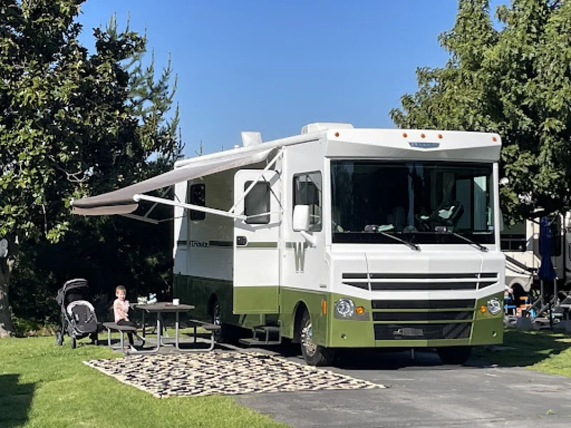 2015 Winnebago Brave 27b 8