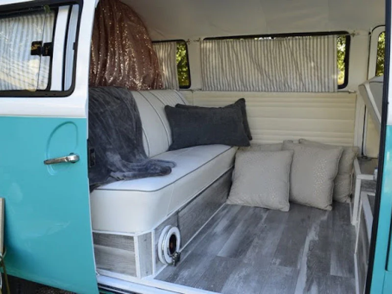 1970 Volkswagen Bus Bay Window
