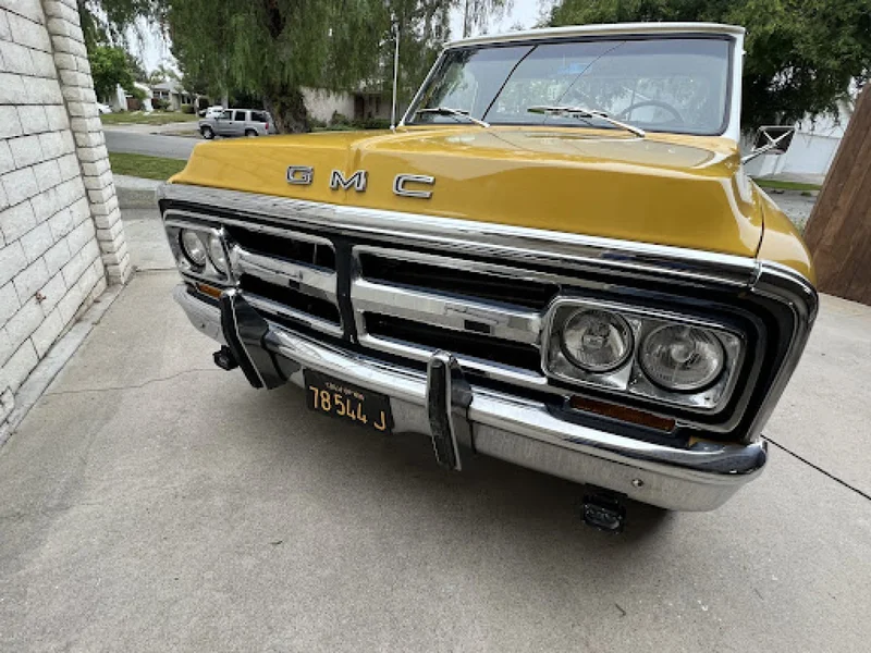 1971 GMC 3/4 ton pickup truck 2