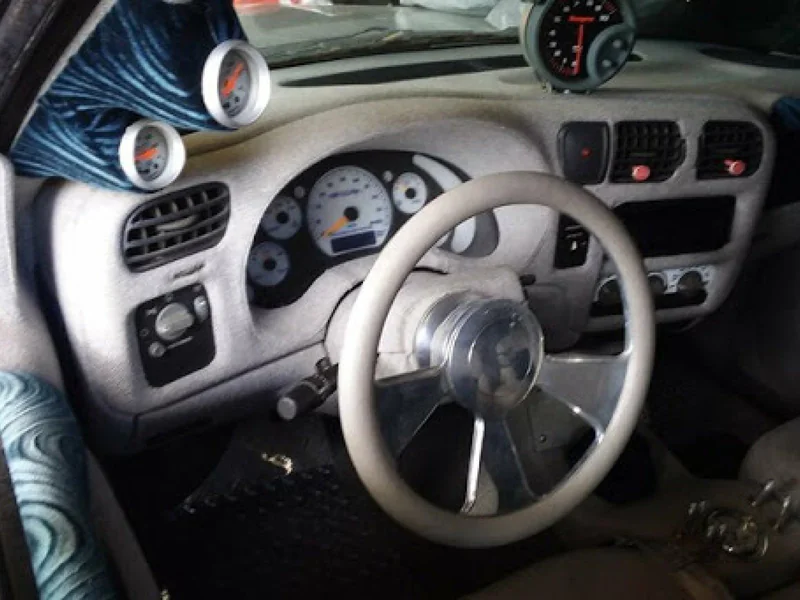 2000 Chevrolet S10 Pick-up Truck 3