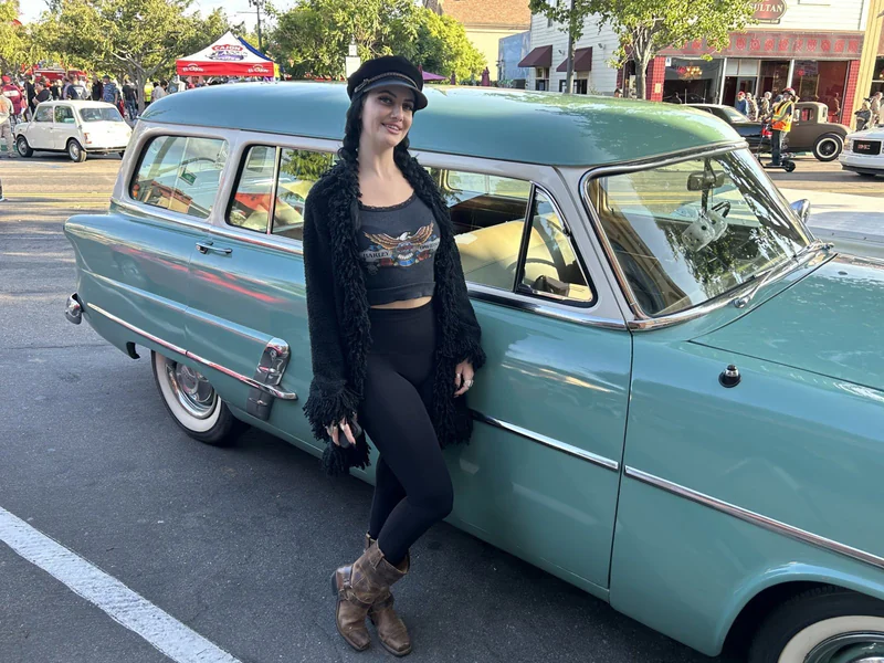 1953 Ford Country Sedan Wagon 8
