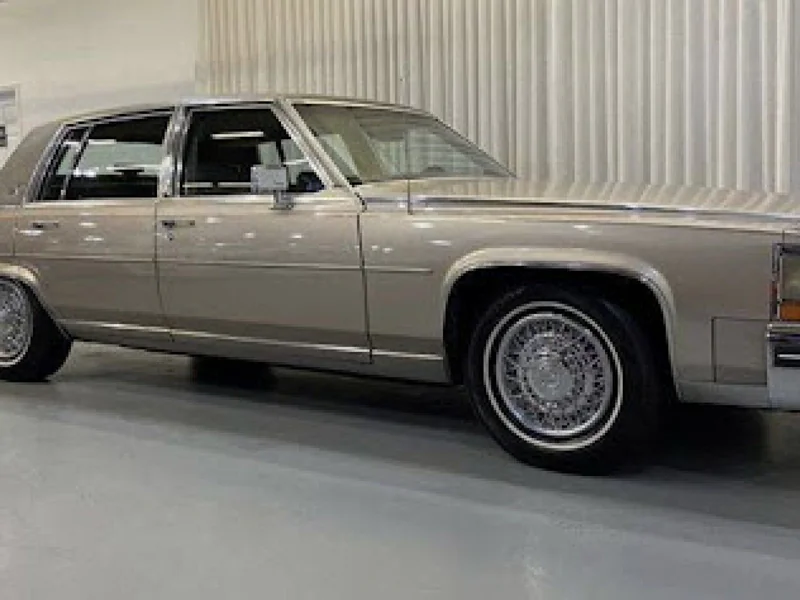 1985 Cadillac Fleetwood Brougham D’Elegance 2