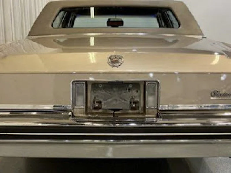 1985 Cadillac Fleetwood Brougham D’Elegance 4