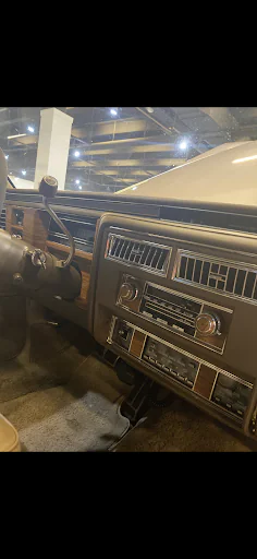 1985 Cadillac Fleetwood Brougham  D’Elegance 8