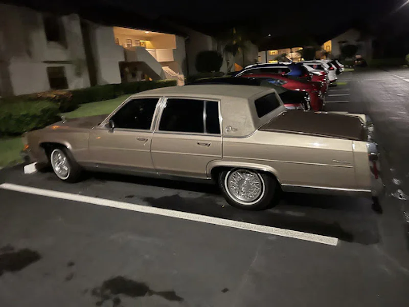 1985 Cadillac Fleetwood Brougham  D’Elegance 9