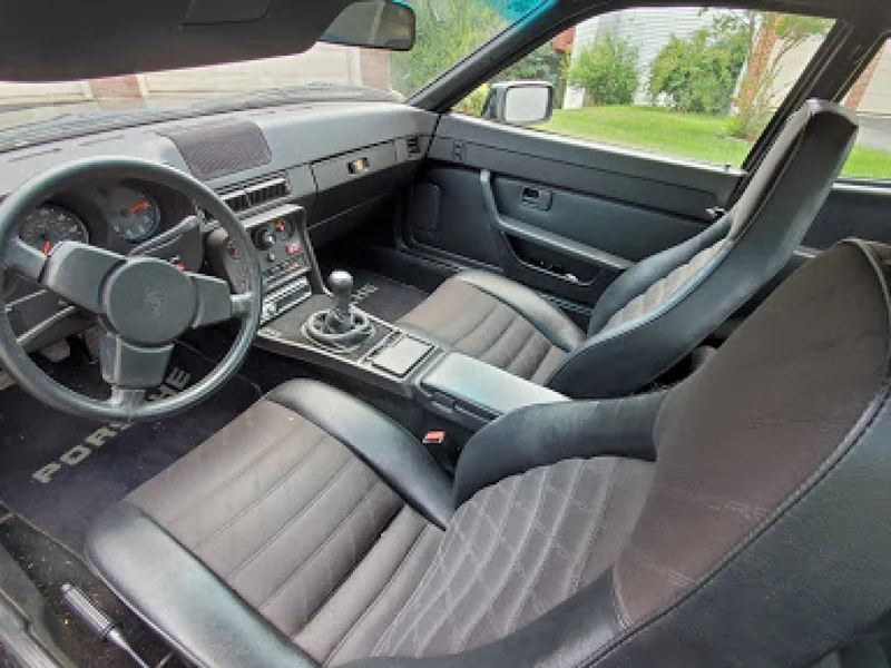 1988 Porsche 924s 3