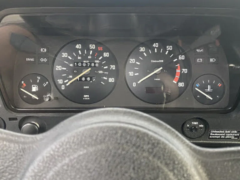 1982 BMW 320is 8