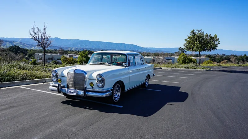 1961 Mercedes-Benz 220B 4