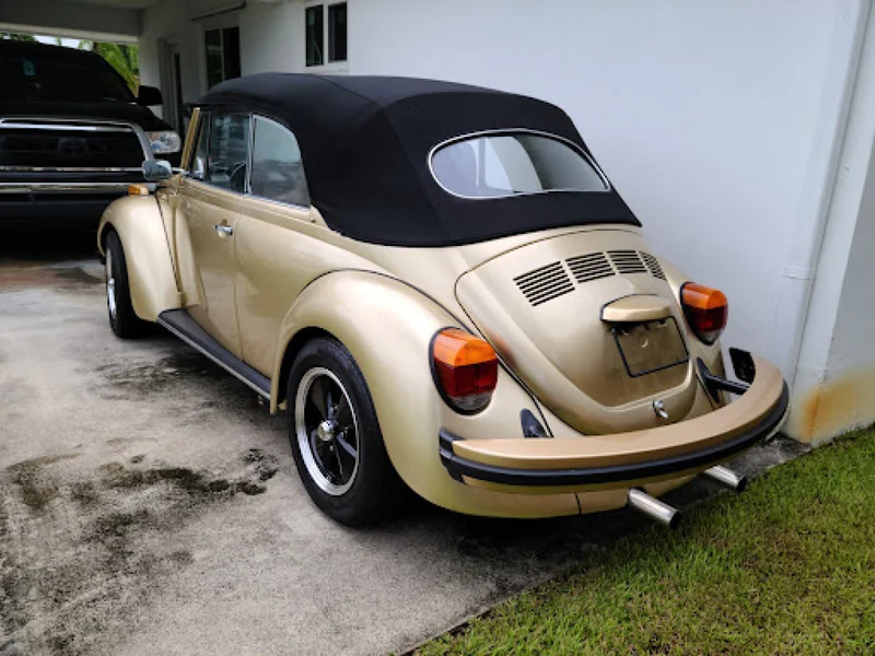 1974 Volkswagen Super Beetle Convertible 3