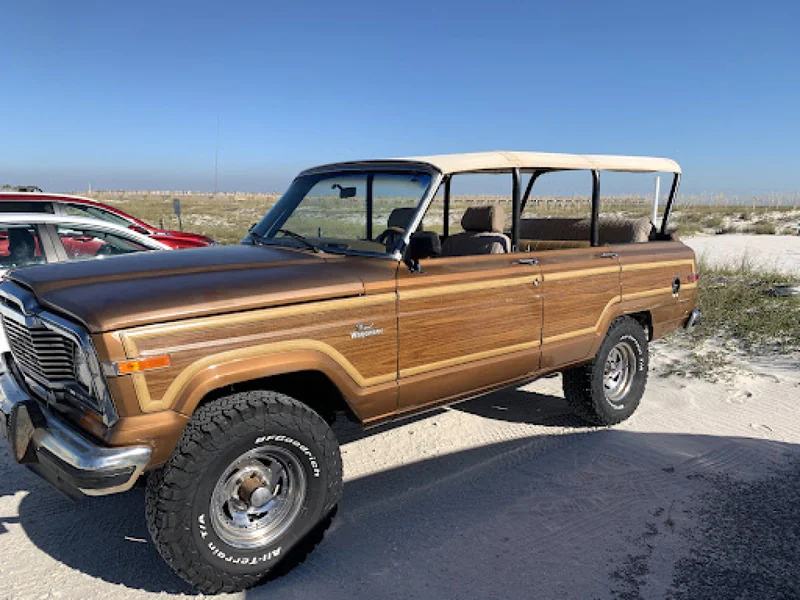 1985 Jeep Grand Wagoneer 2