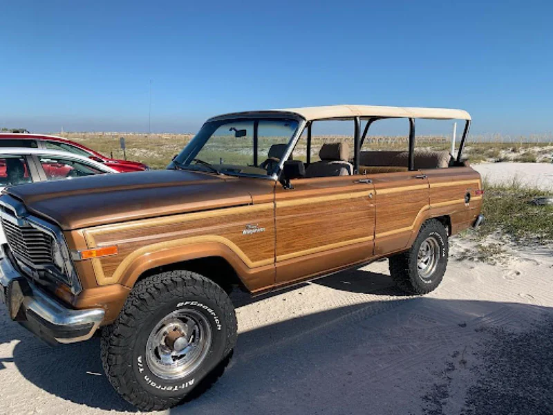 1985 Jeep Grand Wagoneer 3