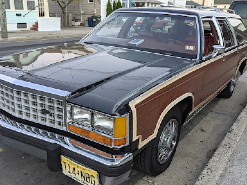 1985 Ford Country Squire 2