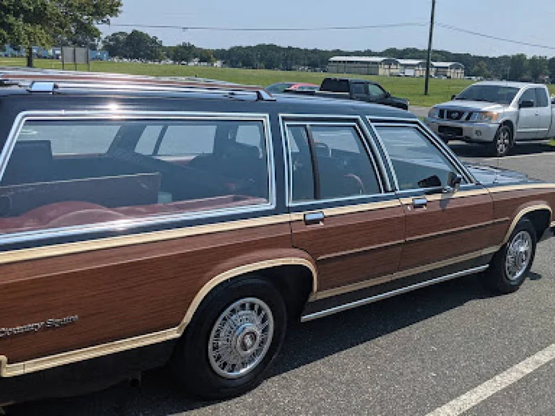 1985 Ford Country Squire 4