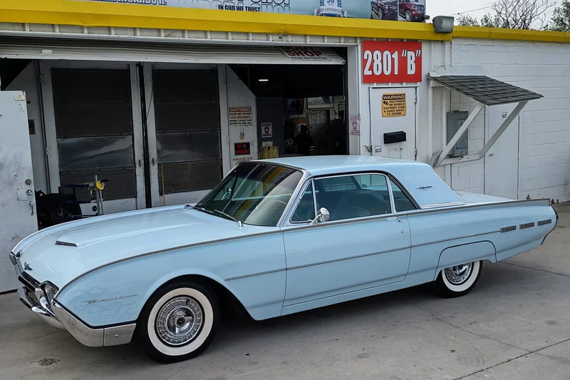 1962 Ford Thunderbird 390 3