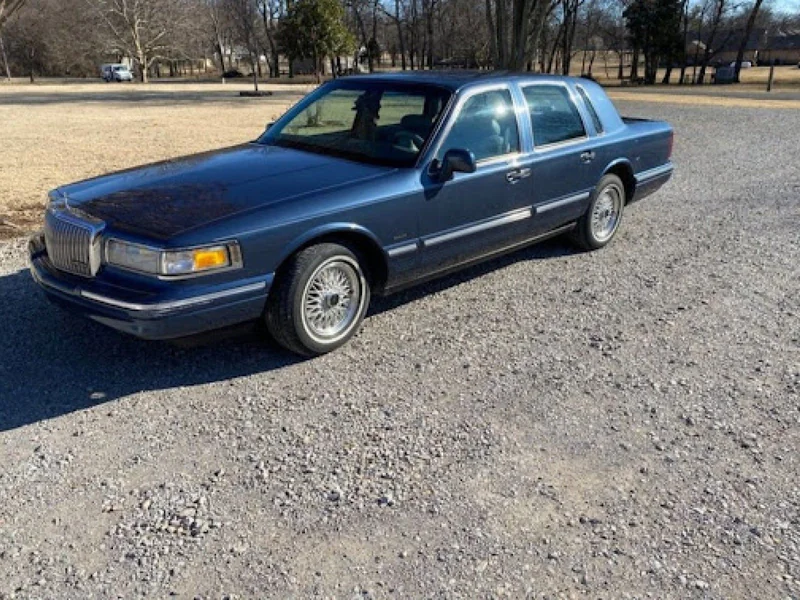 1996 Lincoln Town Car in Oklahoma City 6