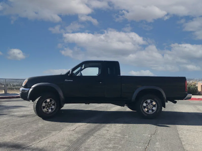 2000 Nissan Frontier 2