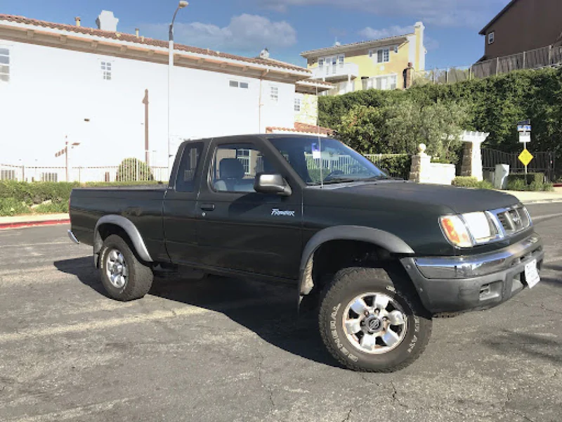 2000 Nissan Frontier 4