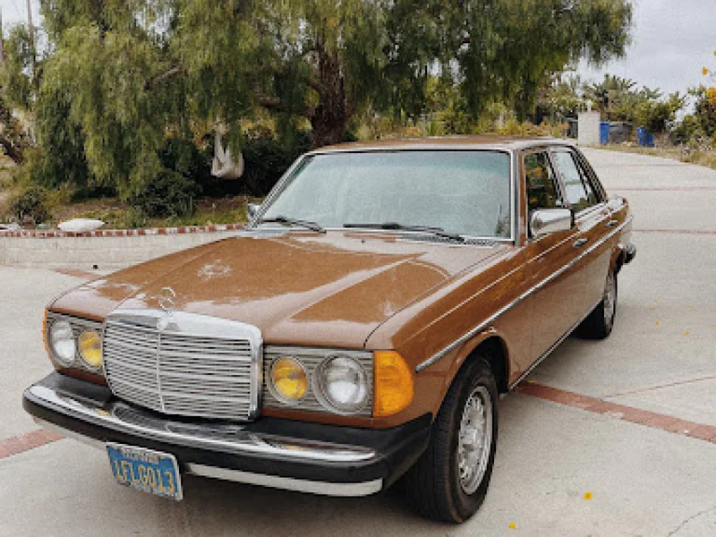 1982 Mercedes-Benz 300d 2