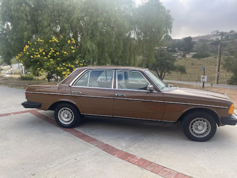 1982 Mercedes-Benz 300d 3