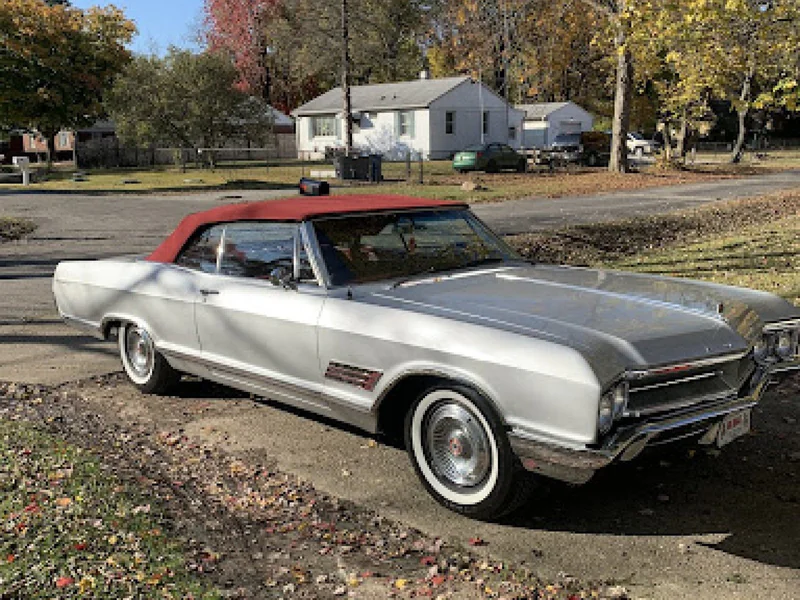 1966 Buick Wildcat 2