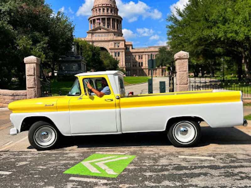 1961 Chevrolet Apache 2