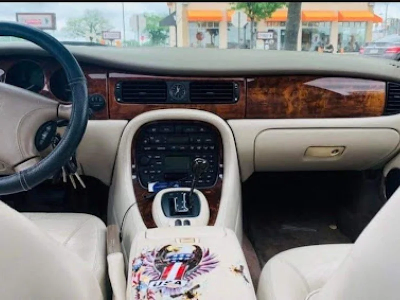2000 Jaguar Xj8